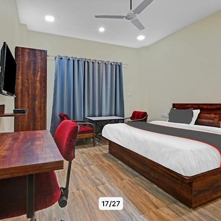 Hotel Manorama Inn Лакнау Екстериор снимка