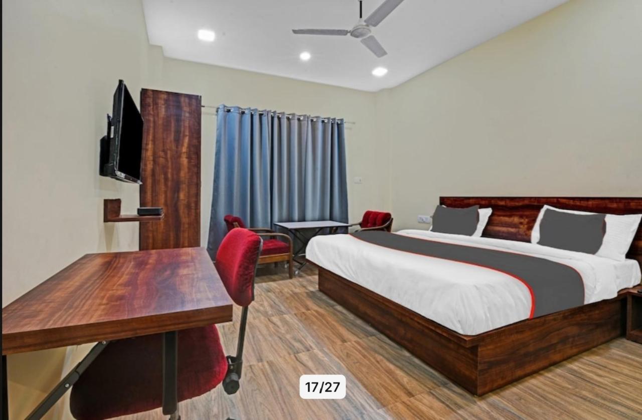 Hotel Manorama Inn Лакнау Екстериор снимка